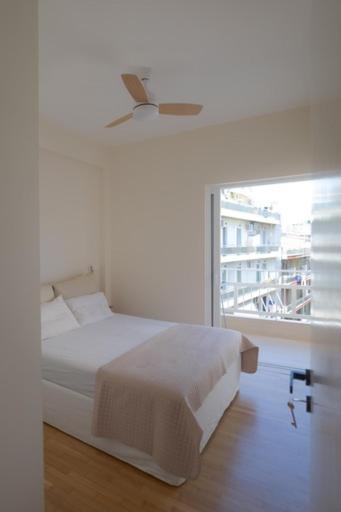 Harmony Suite In The Center Of Каламата Экстерьер фото